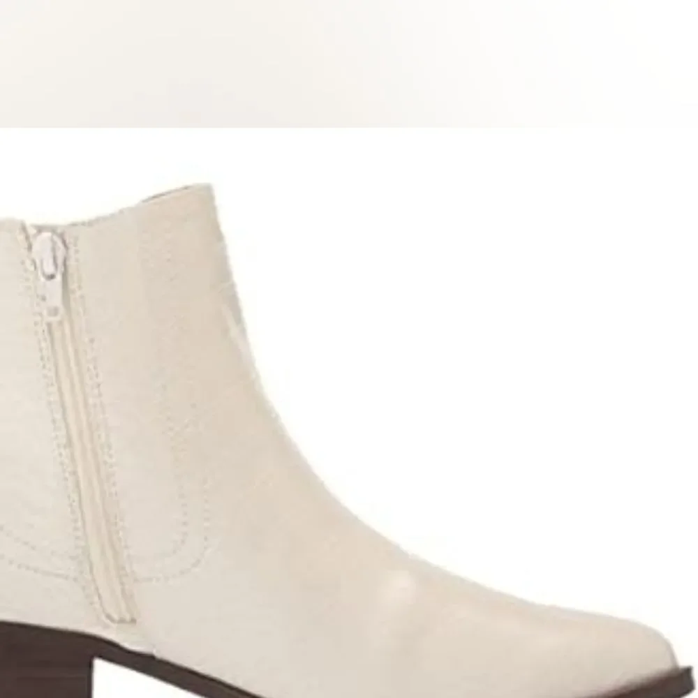 (52-4403) VOLATILE Women's Bootie Fashion Boot Sz 10